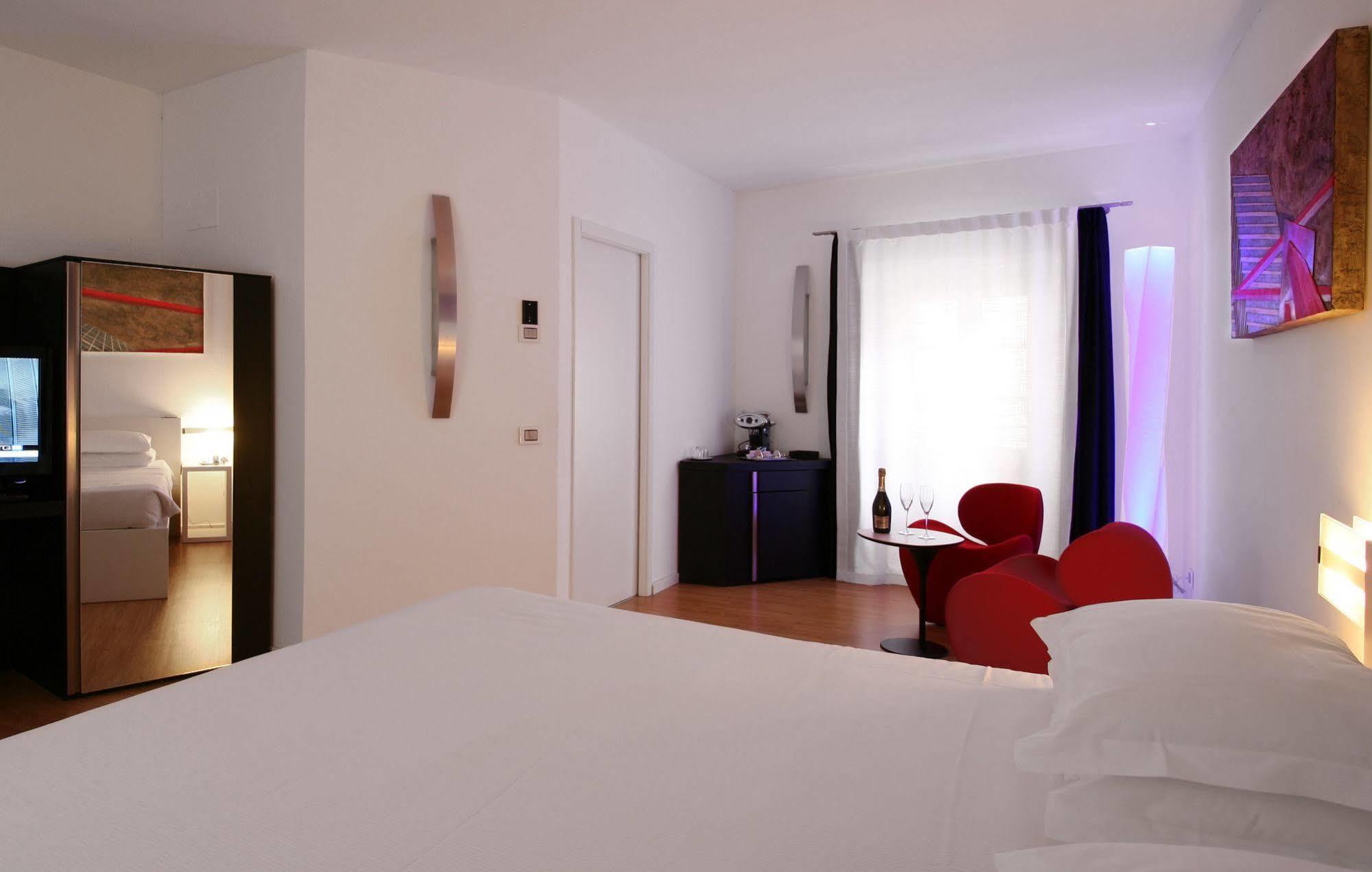 Urban Hotel Design Trieste Esterno foto
