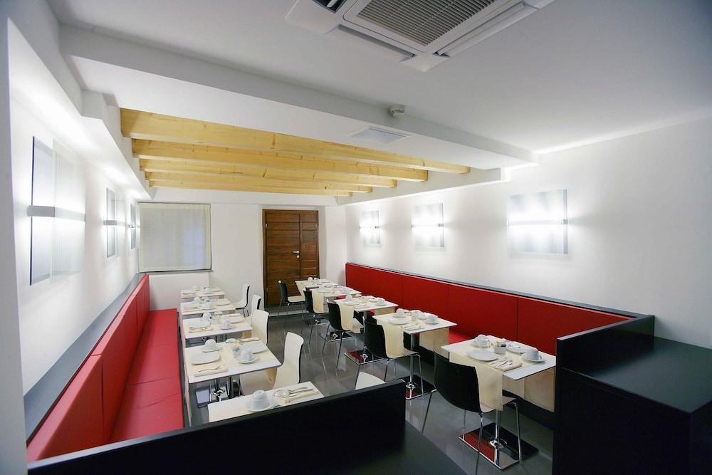 Urban Hotel Design Trieste Esterno foto